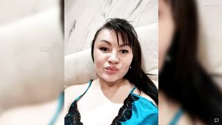 lenamalina дрочит игрушкой и Lovensом свою писю