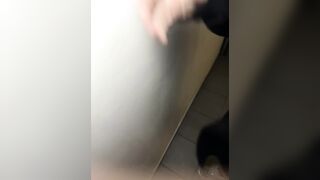 Honey_buns в подъезде