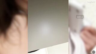 love69me дрочит игрушкой свою писю с пробкой в попе